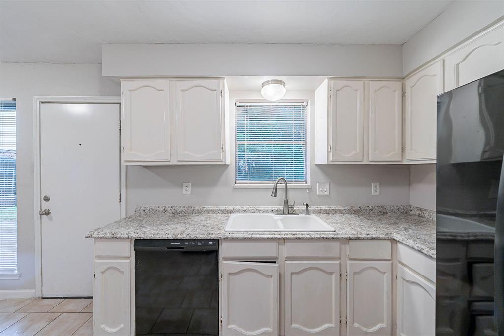 8006 Barnhill Drive, Humble, Texas image 7