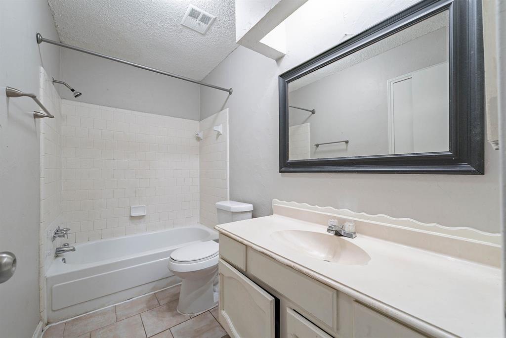 8006 Barnhill Drive, Humble, Texas image 14