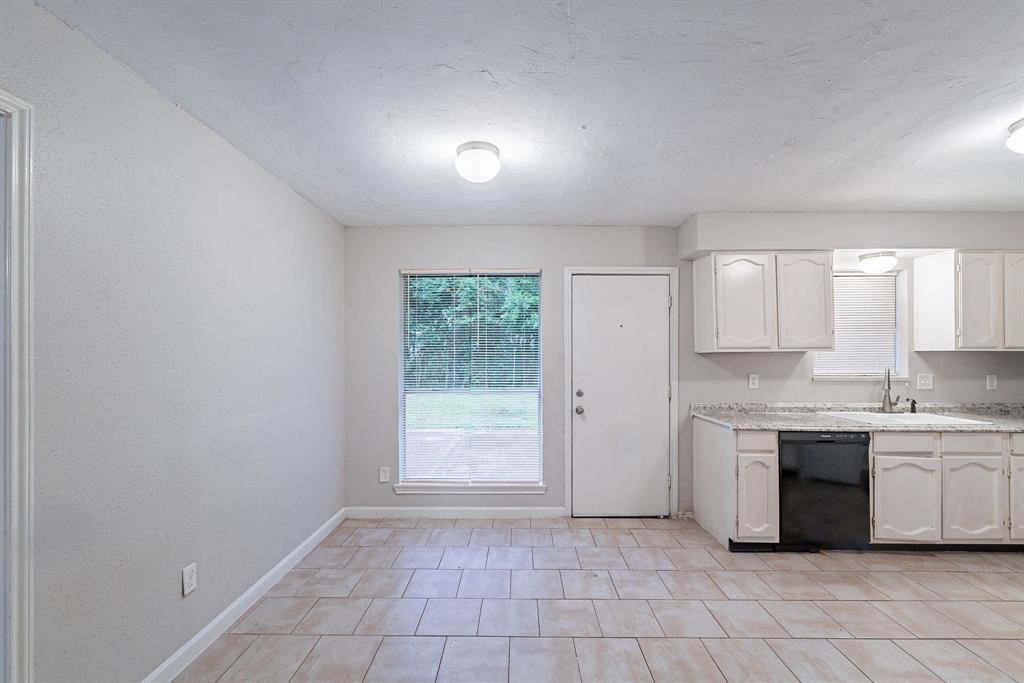 8006 Barnhill Drive, Humble, Texas image 4