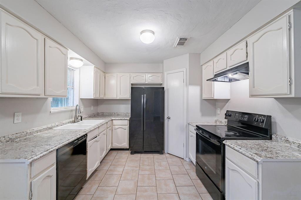 8006 Barnhill Drive, Humble, Texas image 6