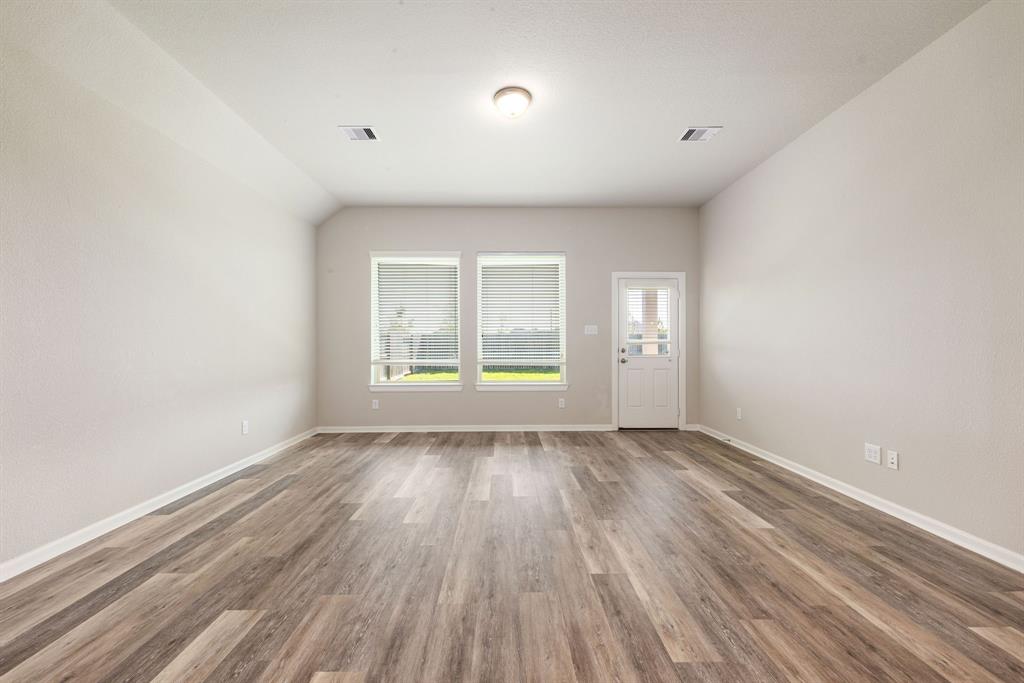 2715 Chestnut Oak Circle Cir, Brookshire, Texas image 7