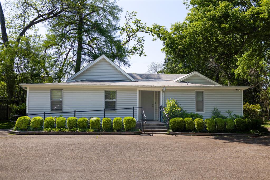 306 N 7th Street, Crockett, Texas image 2