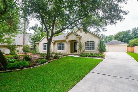 Photo of 18 E Knightsbridge Drive, The Woodlands, TX 77385 (MLS # 71313537)