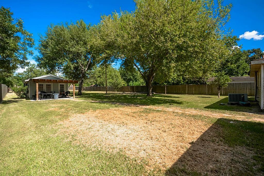116 Texas Avenue, League City, Texas image 2