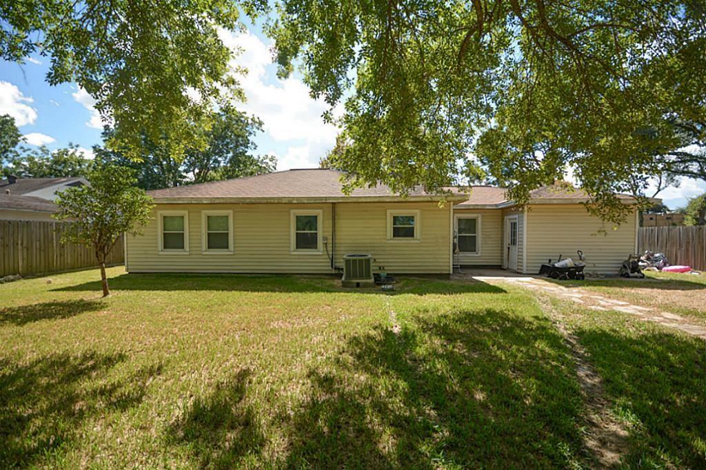 116 Texas Avenue, League City, Texas image 4
