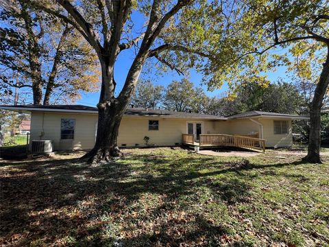 A home in Sealy