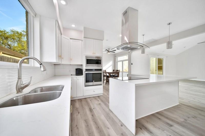 7607 Bankside Drive, Houston, Texas image 9