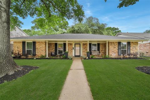 Single Family Residence in Houston TX 1028 Cheshire Lane.jpg