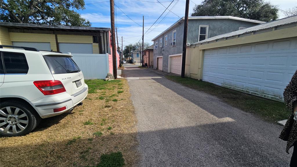 3711 Avenue O, Galveston, Texas image 37
