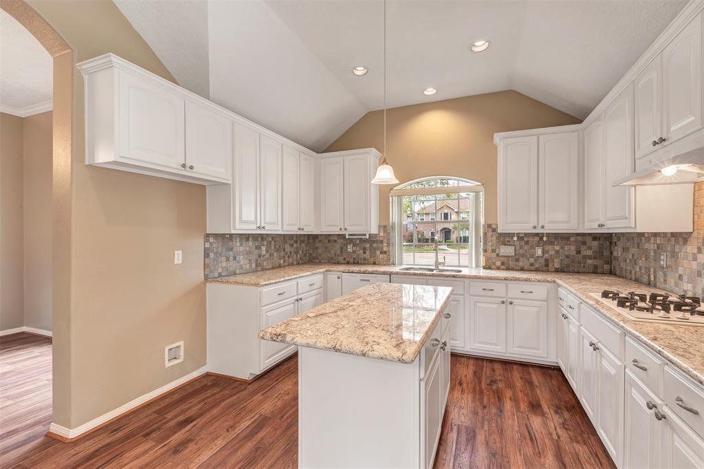 6007 Beufort Way, Spring, Texas image 9