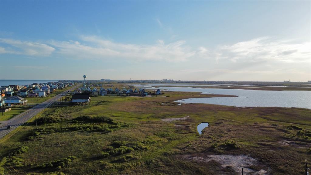 206 Nesmith Place, Surfside Beach, Texas image 2