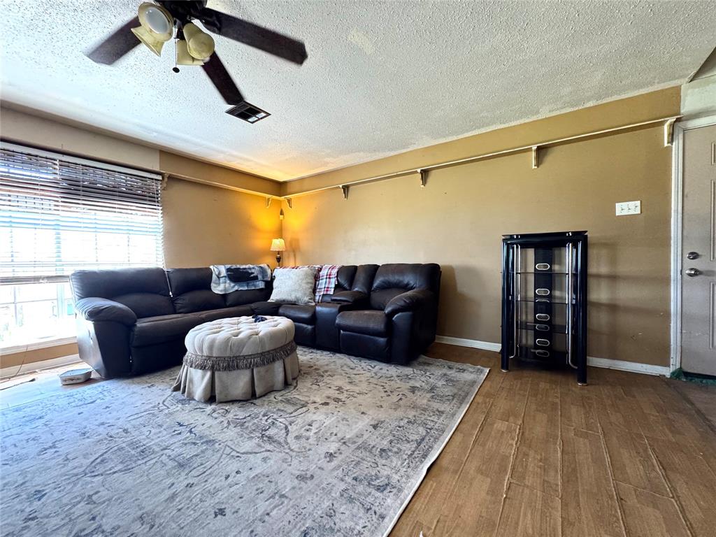 318 Dehart Street, Liverpool, Texas image 7