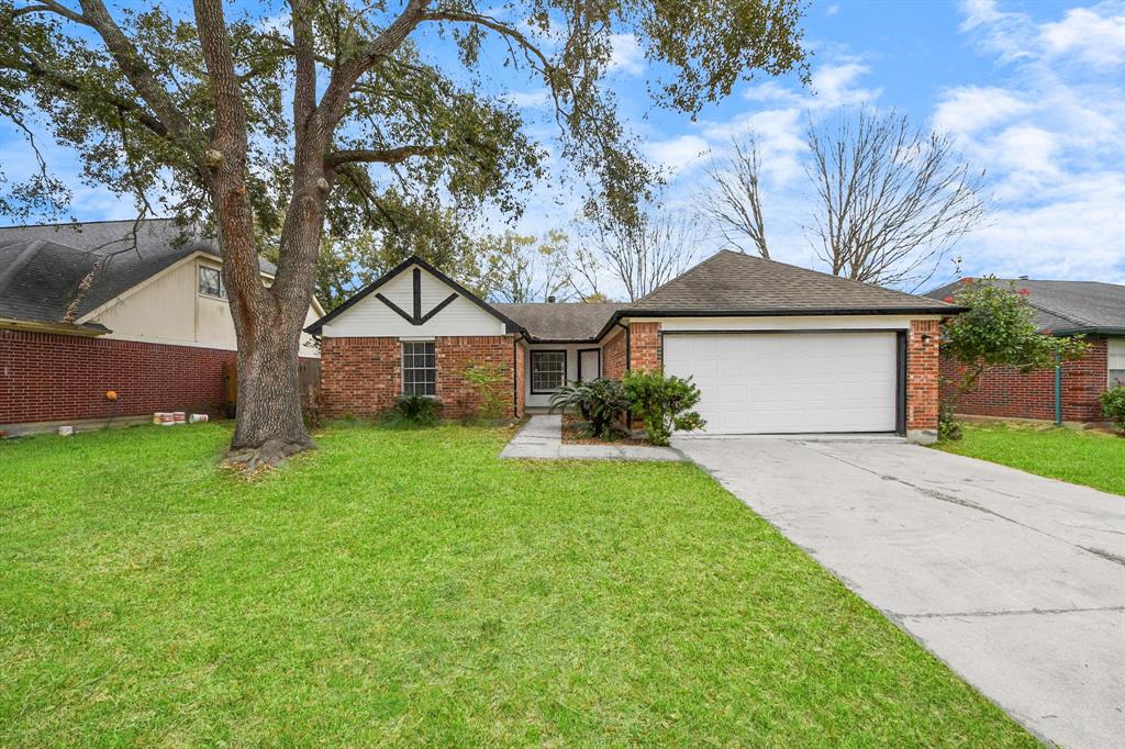 4915 Pecan Grove Dr Dr, Pearland, Texas image 1
