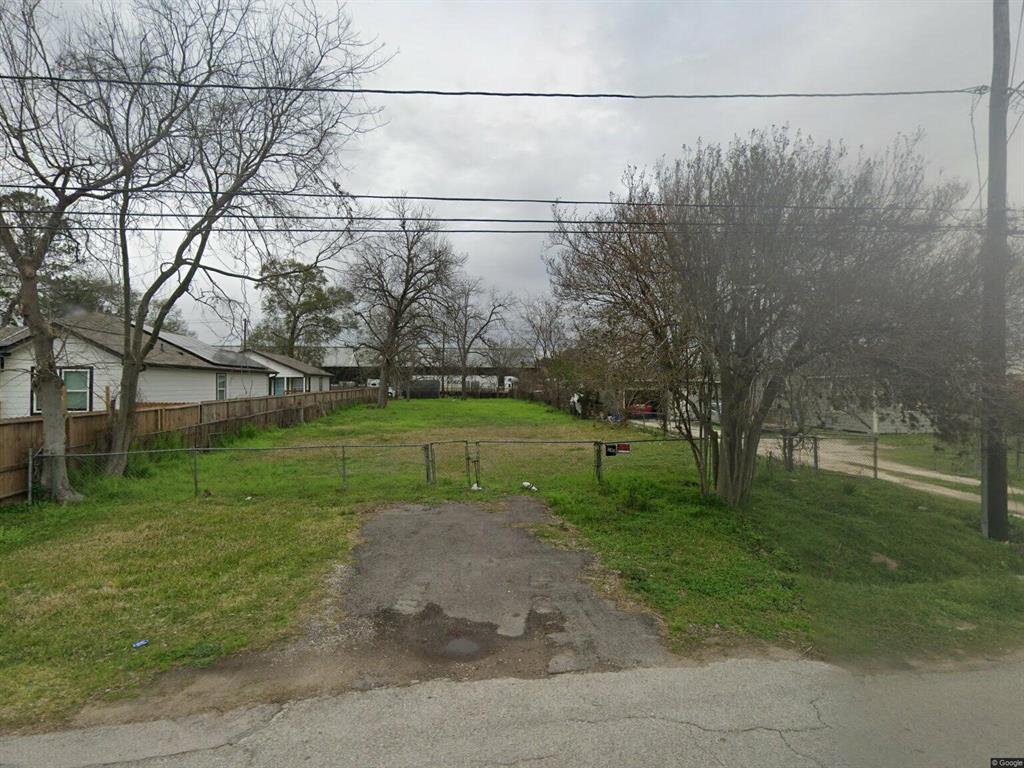 743 Apache Street, Houston, Texas image 4