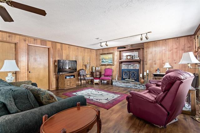 527 E Walton Road, Lumberton, Texas image 4