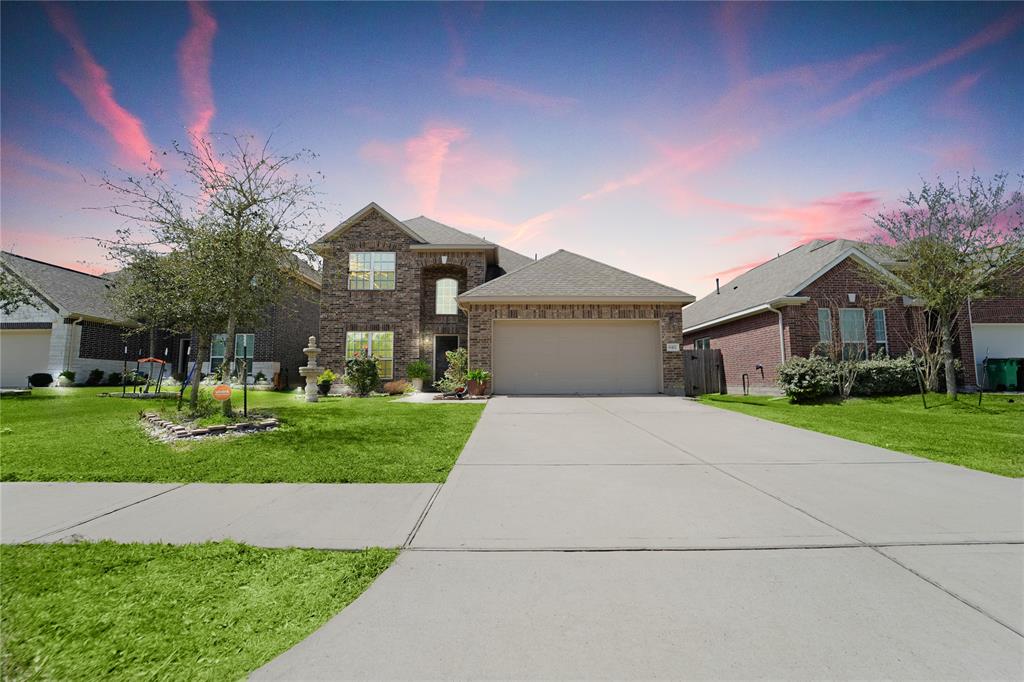 6411 Hidden Dunes Drive, Baytown, Texas image 1
