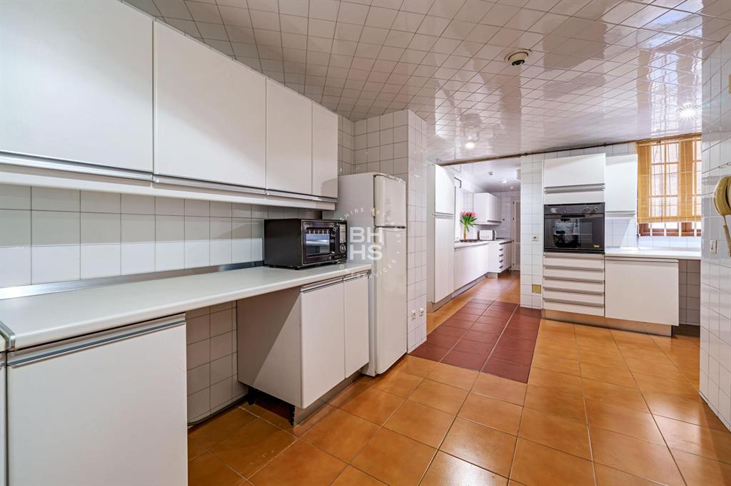 29015, Spain, 7 Bedrooms Bedrooms, ,3 BathroomsBathrooms,Residential,Active,181457