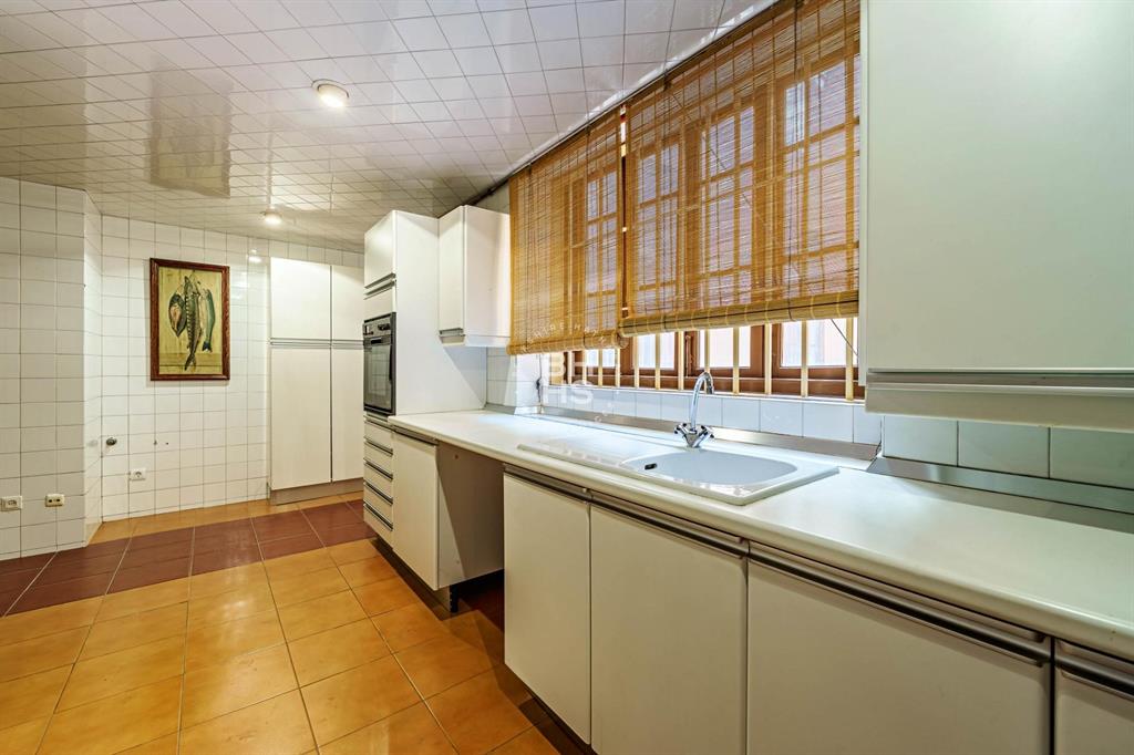 29015, Spain, 7 Bedrooms Bedrooms, ,3 BathroomsBathrooms,Residential,Active,181457