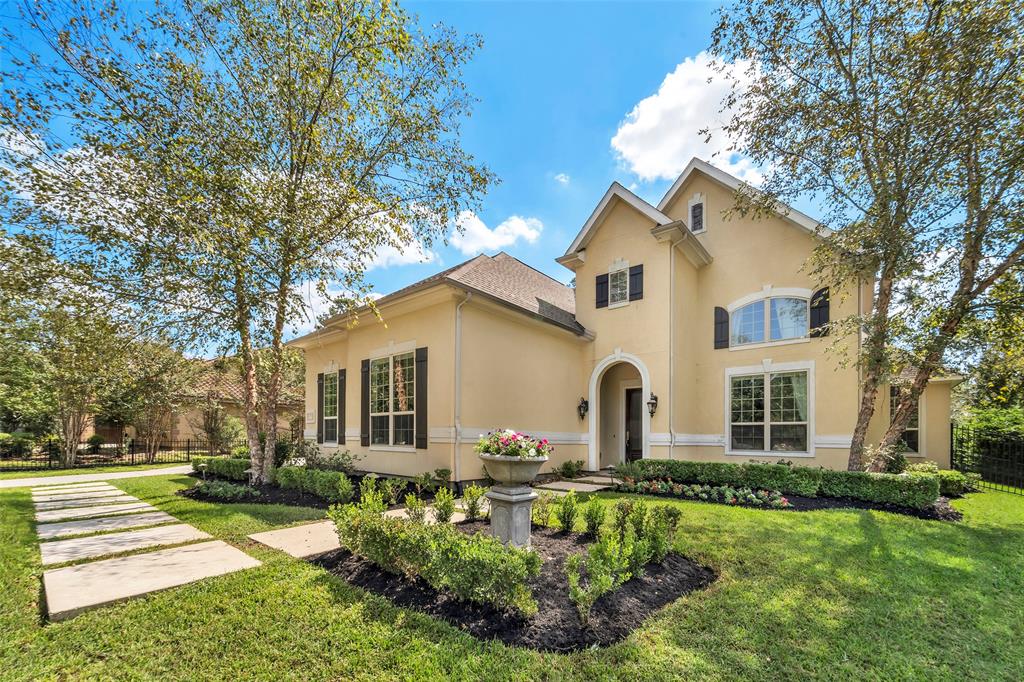 107 E Black Knight Drive, The Woodlands, Texas image 3