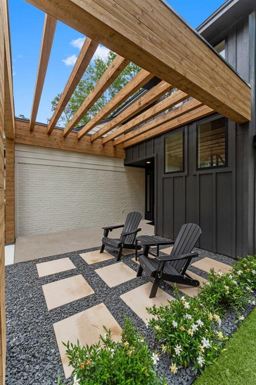 2003 Longstraw Place, The Woodlands, Texas image 5