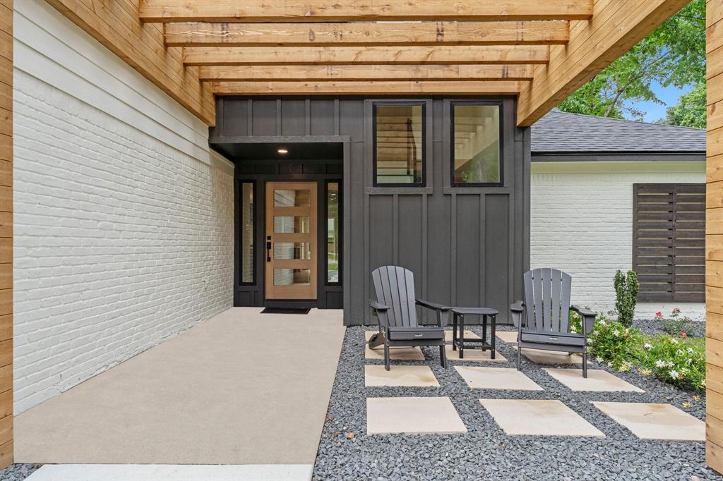 2003 Longstraw Place, The Woodlands, Texas image 4