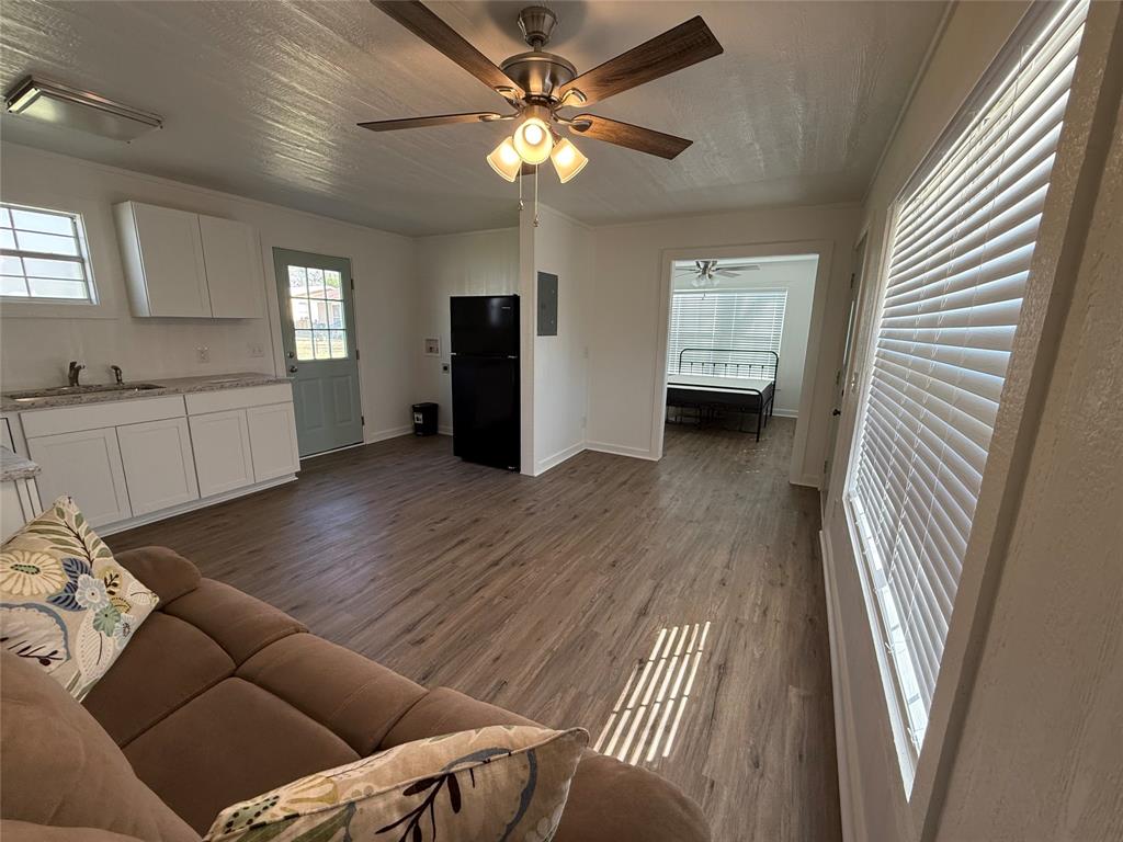 615 S Mary Street, Shiner, Texas image 6