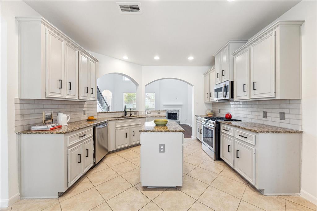 6107 Castle Peak Lane, League City, Texas image 12