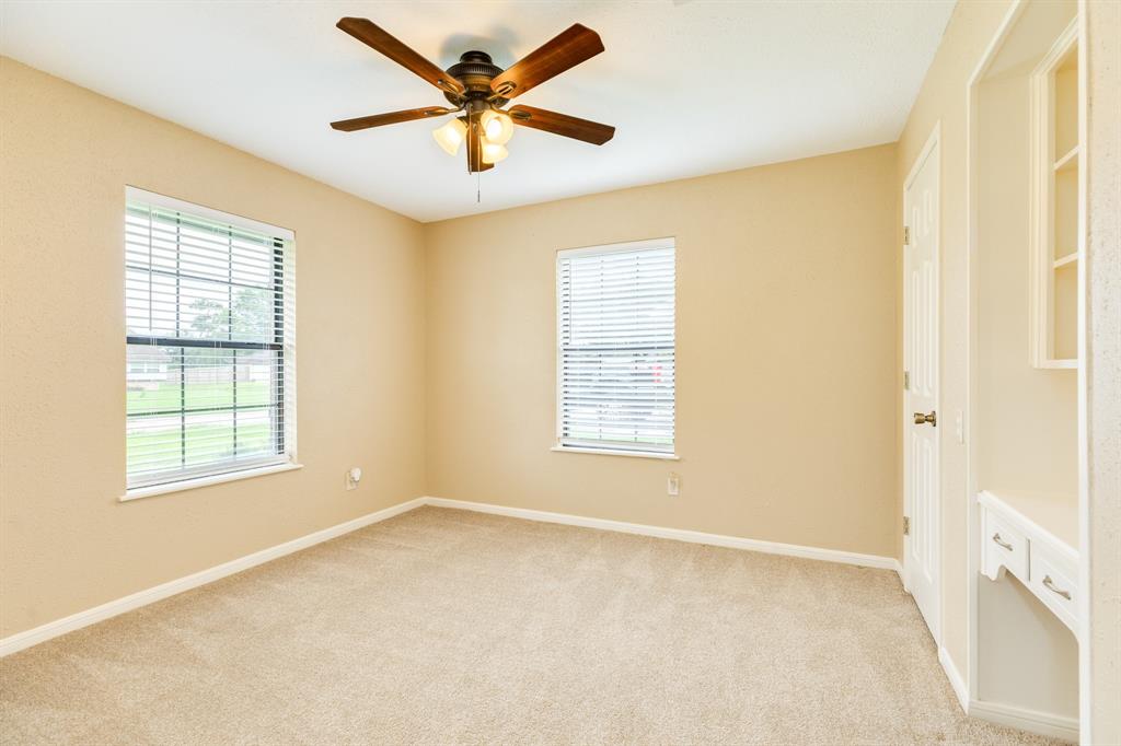327 Petunia Street St, Lake Jackson, Texas image 16