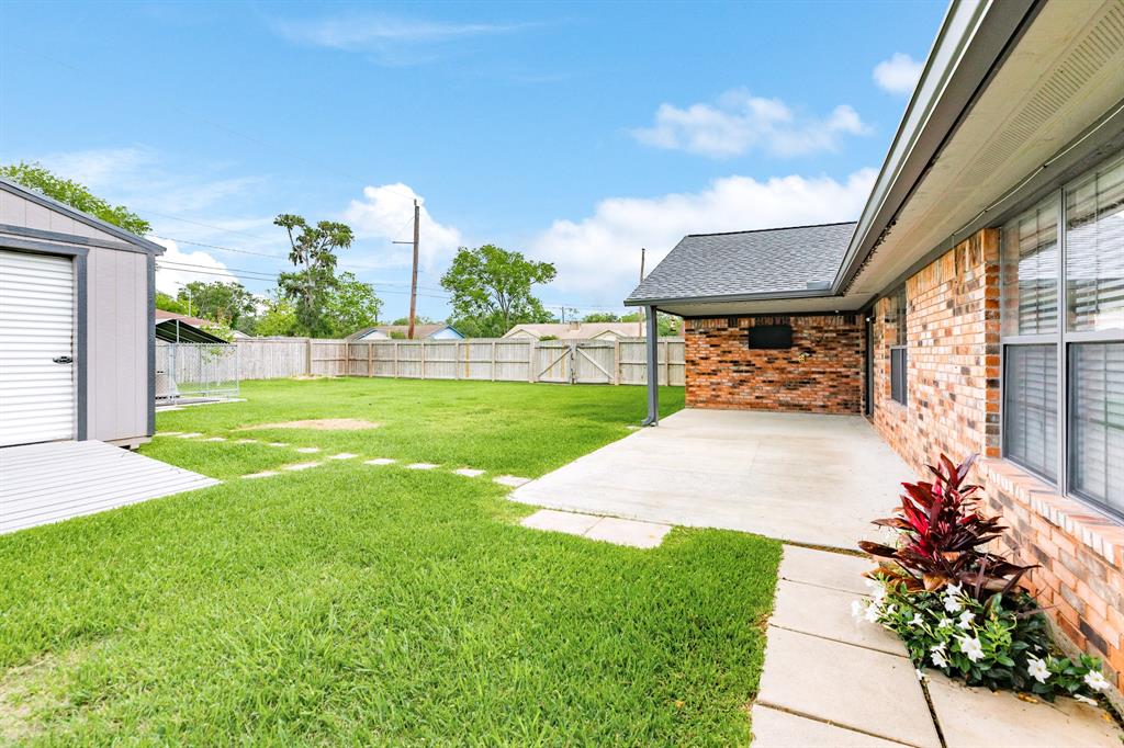 327 Petunia Street St, Lake Jackson, Texas image 21