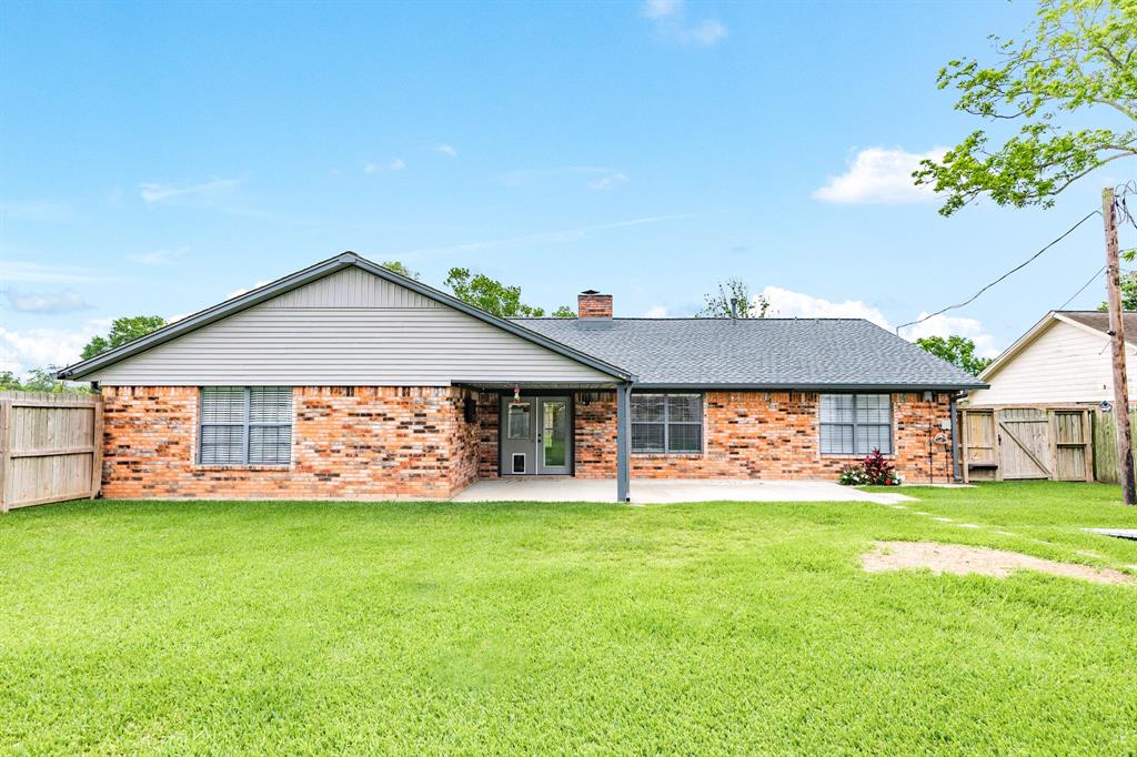 327 Petunia Street St, Lake Jackson, Texas image 3
