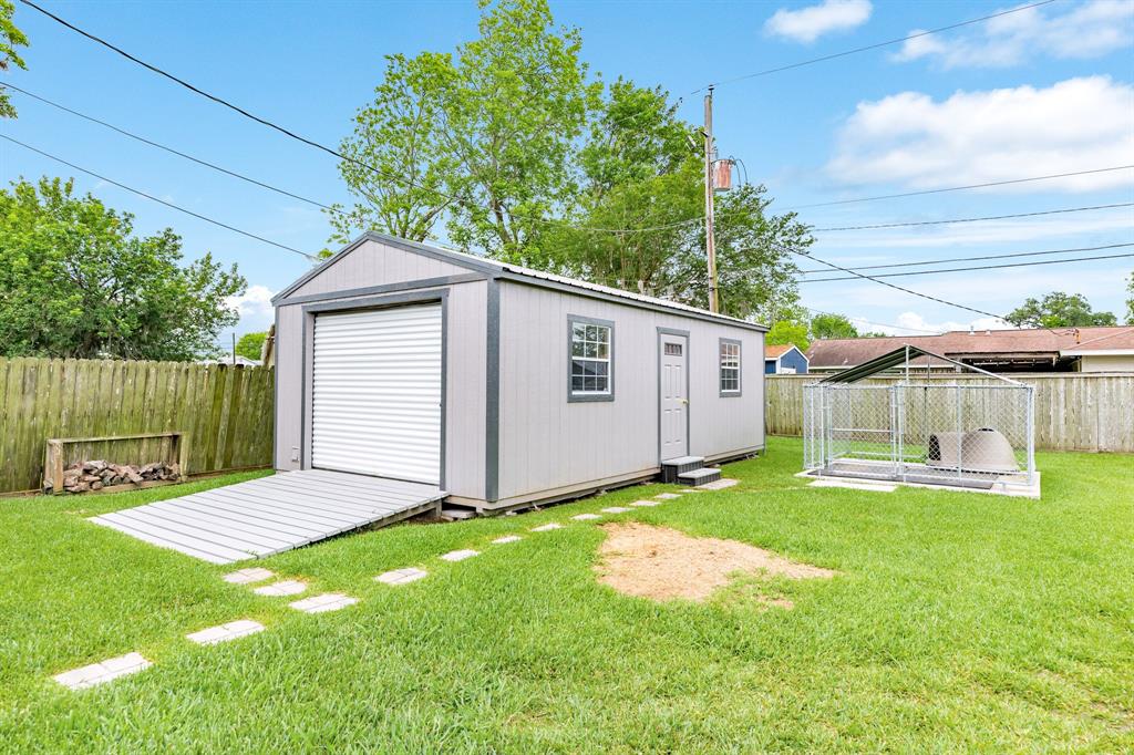327 Petunia Street St, Lake Jackson, Texas image 22