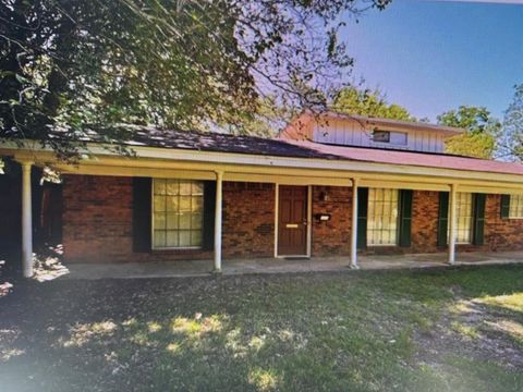 Photo of 405 W Wheat Street, Woodville, TX 75979 (MLS # 80359319)