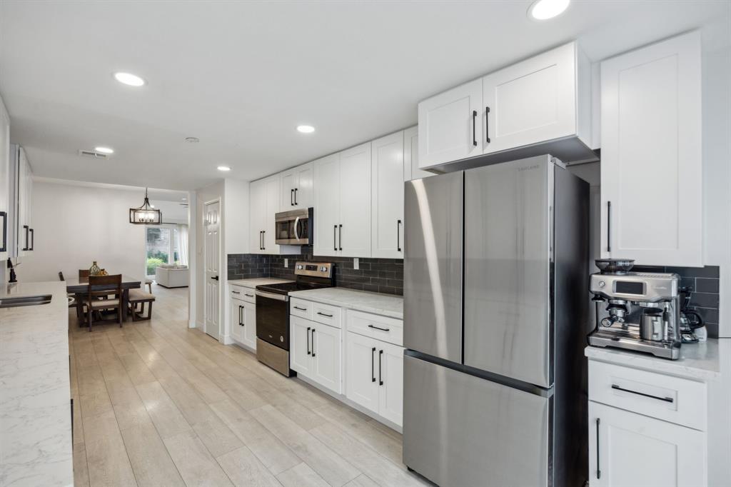 9584 Doliver Drive, Houston, Texas image 7