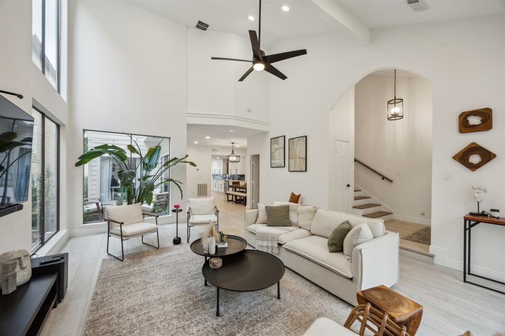 9584 Doliver Drive, Houston, Texas image 3