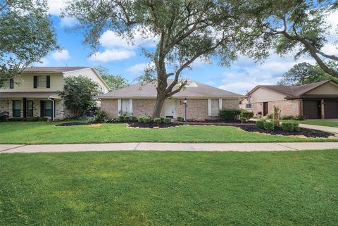 Single Family Residence in Missouri City TX 1718 Hilton Head Drive.jpg