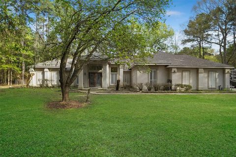 Single Family Residence in Huffman TX 203 Kingcourt Way.jpg