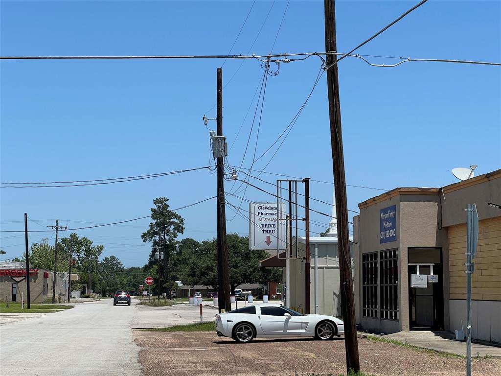 404 & 400 E Hanson Street, Cleveland, Texas image 10