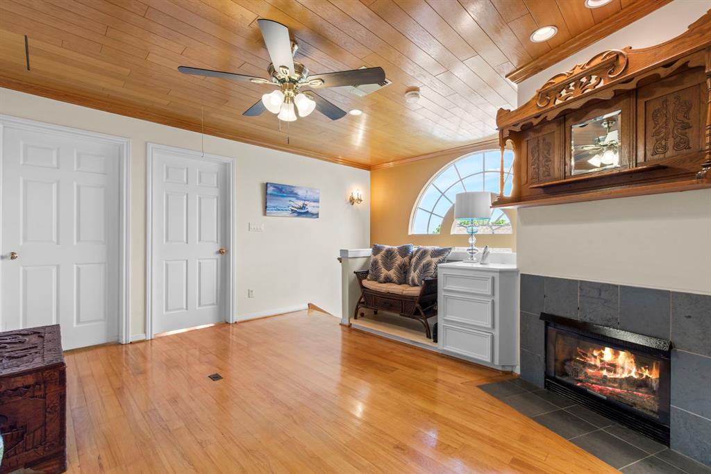 718 Pine Road, Clear Lake Shores, Texas image 22