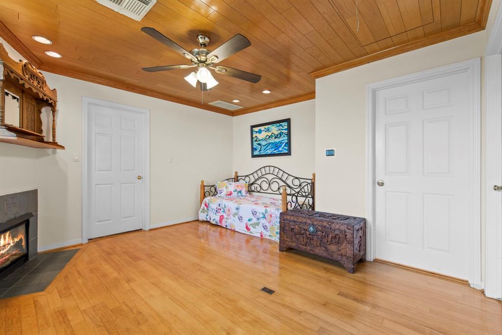 718 Pine Road, Clear Lake Shores, Texas image 21