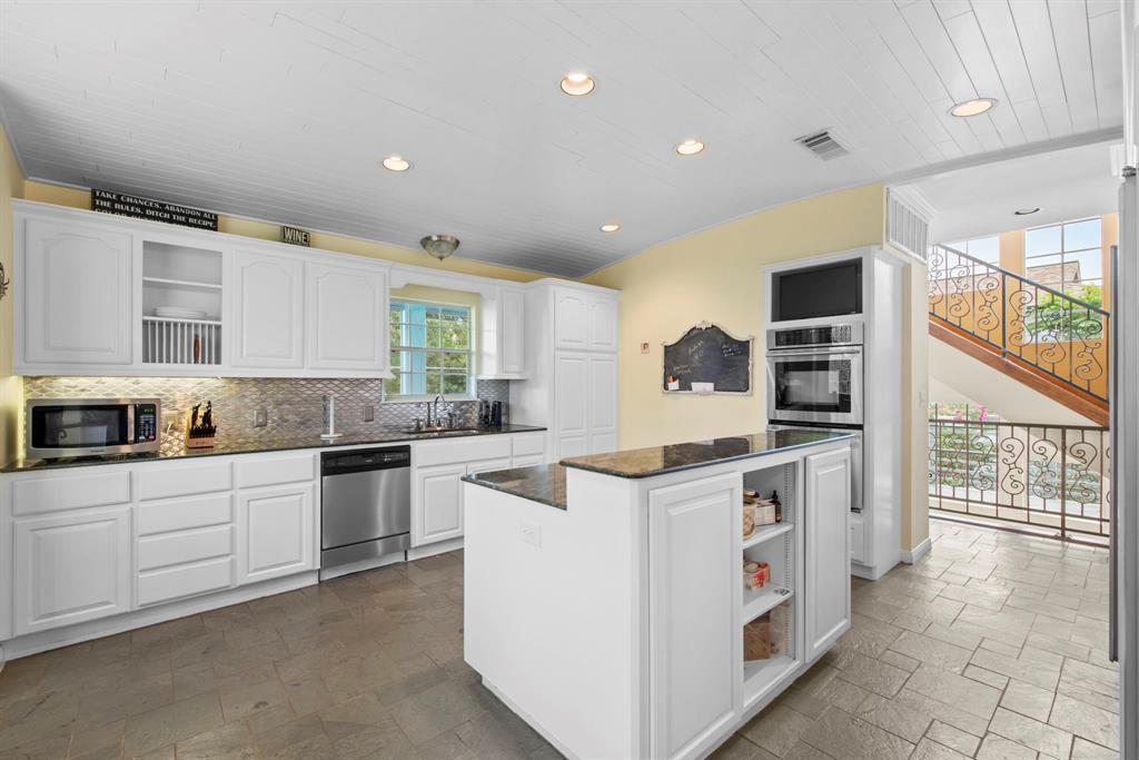 718 Pine Road, Clear Lake Shores, Texas image 14