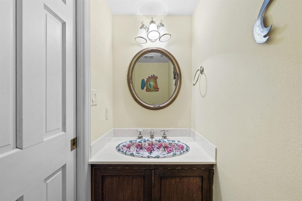 718 Pine Road, Clear Lake Shores, Texas image 18
