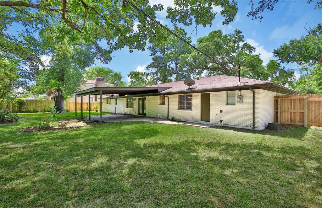 407 Rolling Wood Road, Baytown, Texas image 9
