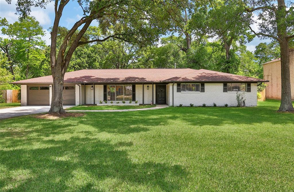 407 Rolling Wood Road, Baytown, Texas image 1