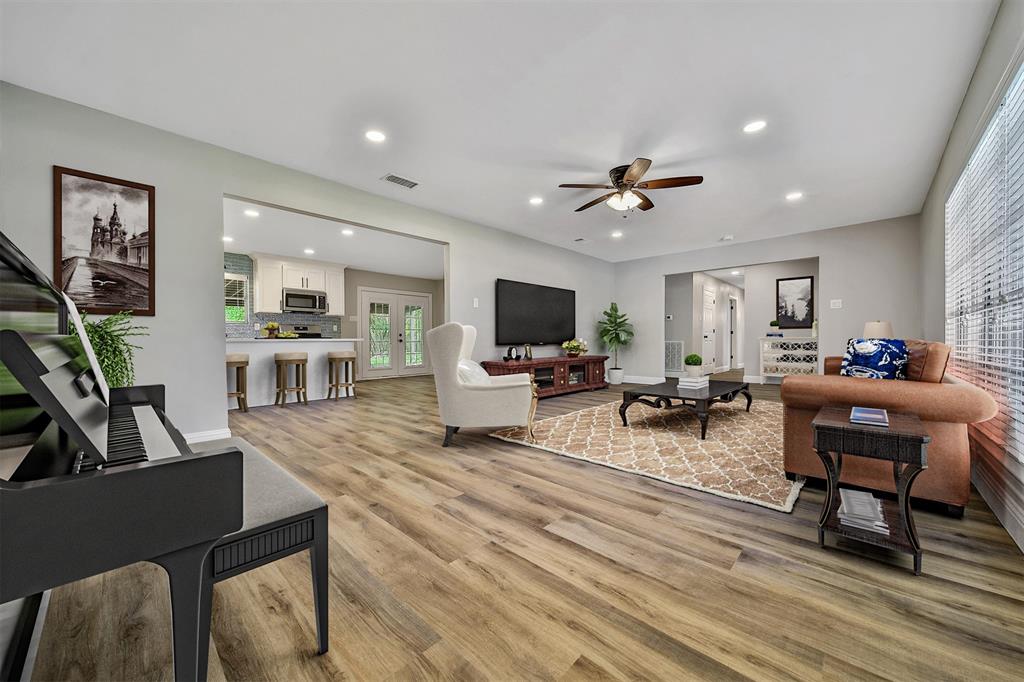 407 Rolling Wood Road, Baytown, Texas image 13