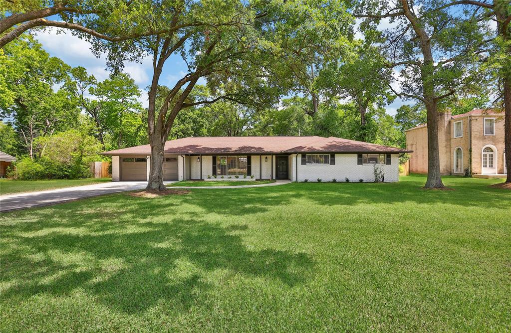 407 Rolling Wood Road, Baytown, Texas image 2