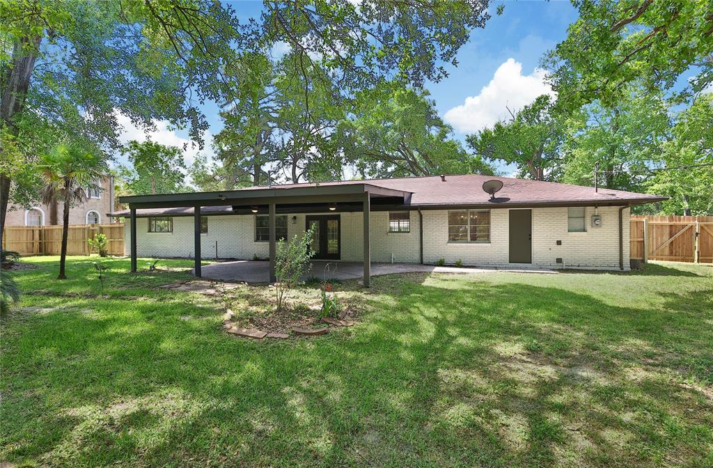 407 Rolling Wood Road, Baytown, Texas image 8