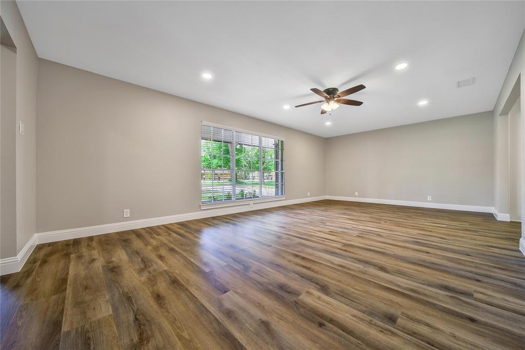407 Rolling Wood Road, Baytown, Texas image 12