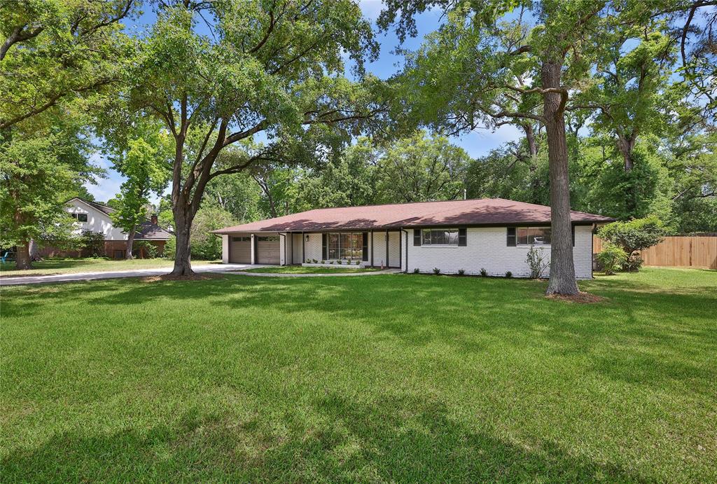 407 Rolling Wood Road, Baytown, Texas image 4