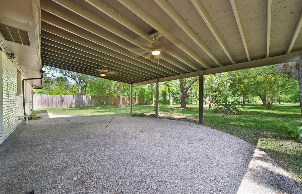 407 Rolling Wood Road, Baytown, Texas image 5