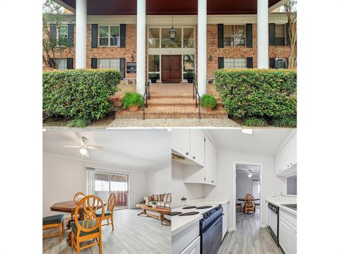 Photo of 2824 Briarhurst Drive #30, Houston, TX 77057 (MLS # 4703821) Photo of 2824 Briarhurst Drive #30, Houston, TX 77057 (MLS # 4703821)